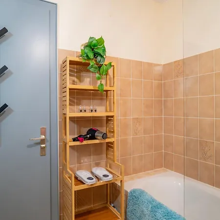 Apartment Cathyvoyages Com - Balcon - Netflix Prime Videoprojecteur - Garage Possible Ou Parking Gratuit Rue - Centre 8 Min Et Gare 5 Min En Tram - Confort Et Proprete Strasbourg